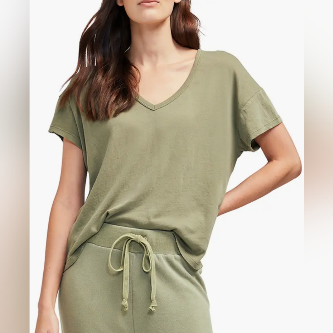 Chrissy V-Neck T-Shirtwildfox